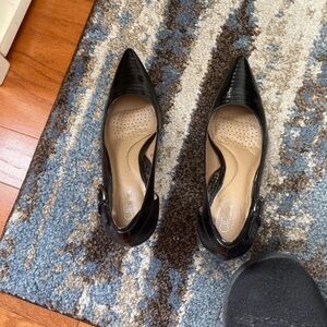 Elegant Black Pointed Toe Heels